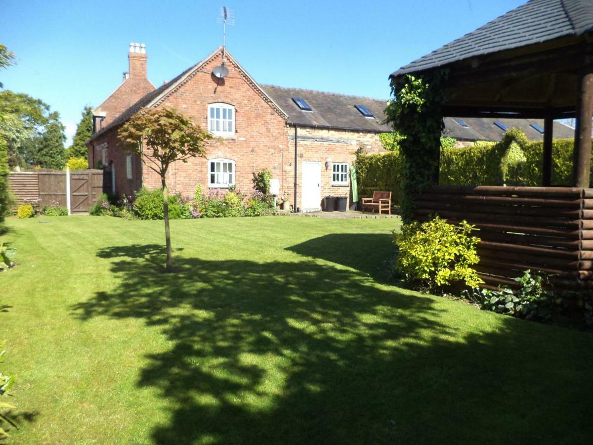 Lapwing Cottage Stoke-on-Trent ภายนอก รูปภาพ