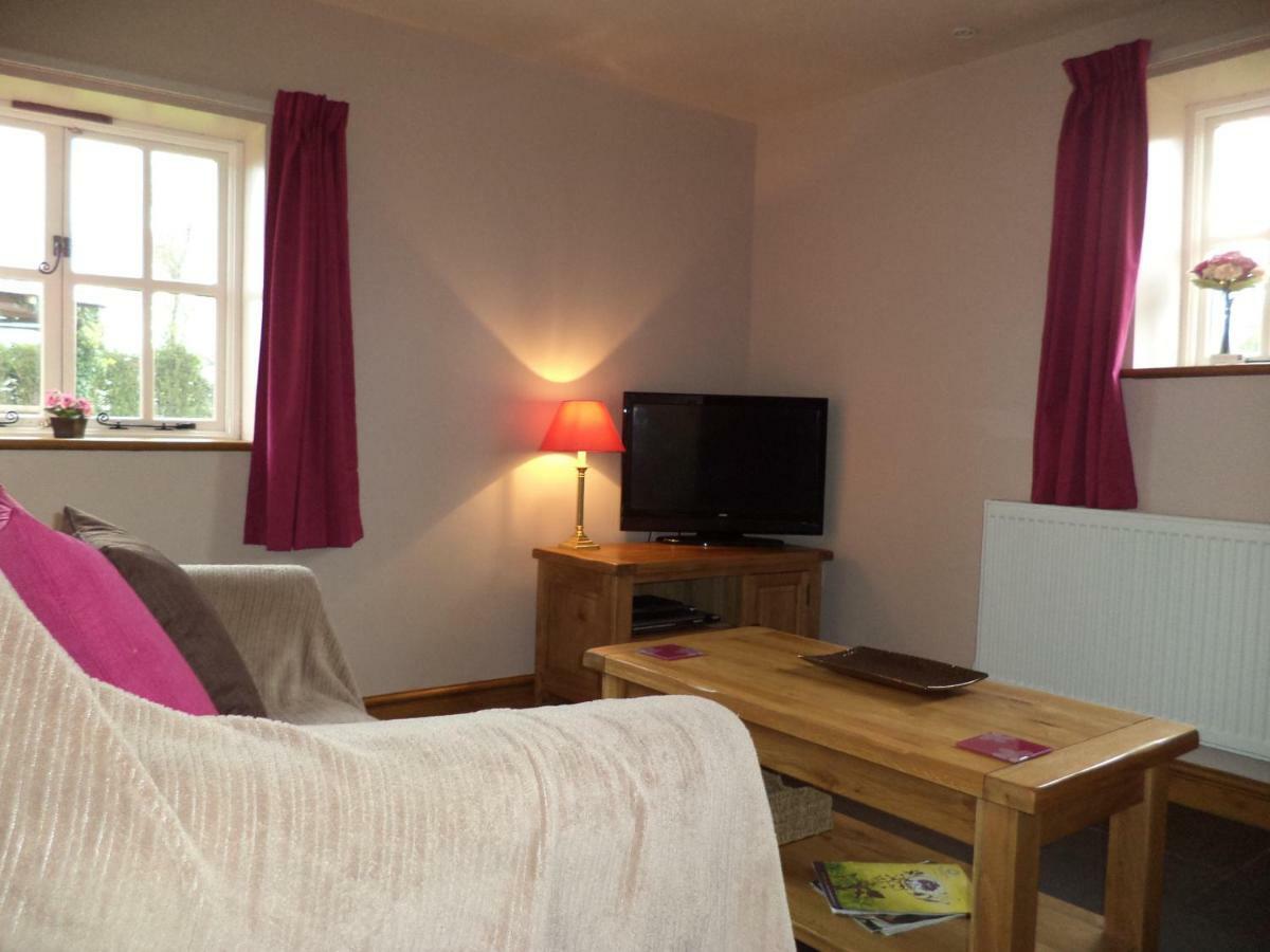 Lapwing Cottage Stoke-on-Trent ภายนอก รูปภาพ